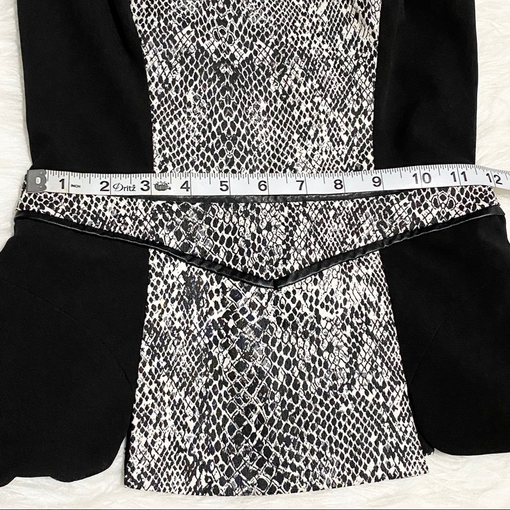 GUESS Black & GRAY Print Strapless Top - Picture 3 of 6